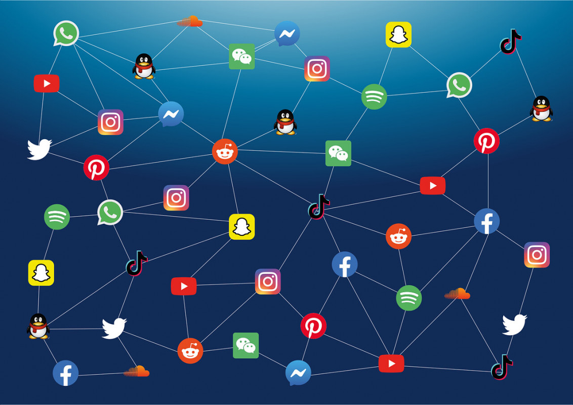 A network of social network logos